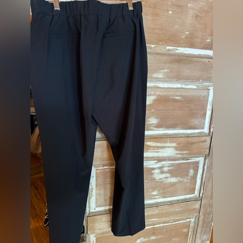 Calvin Klein light weight pants with elastic back and side zipper. Black size 10